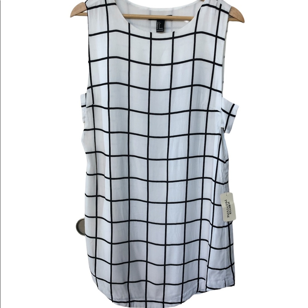 Forever 21 short length black / white dress small